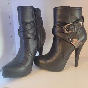 Guess black boots size 7